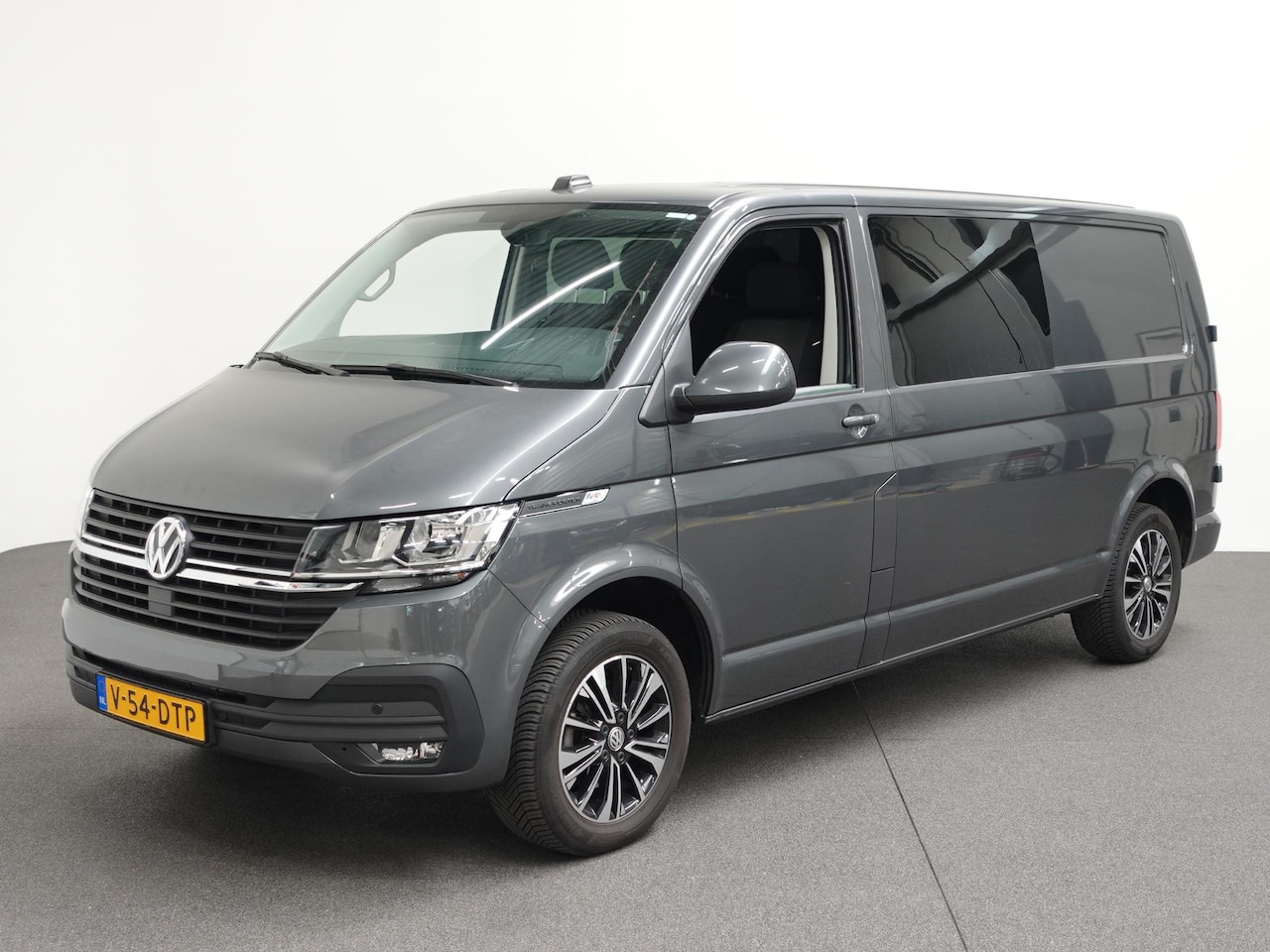 Volkswagen Transporter - 2.0 TDI L2H1 Highline Automaat Dubbele Cabine Navigatie Airco Cruise Control LM velgen - AutoWereld.nl