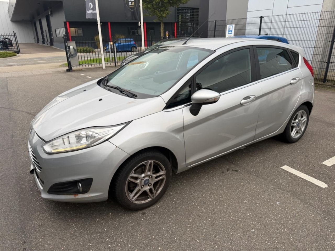 Ford Fiesta - 1.0 2014 APK 9-27 5 deurs airco schade. - AutoWereld.nl