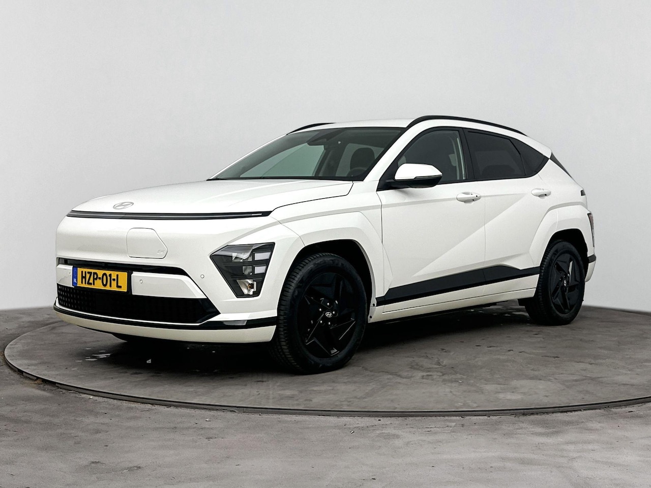Hyundai Kona Electric - Long Range Pure Edition 64.8 kWh | Navigatie & Draadloos carplay | Camera | Sensoren | - AutoWereld.nl