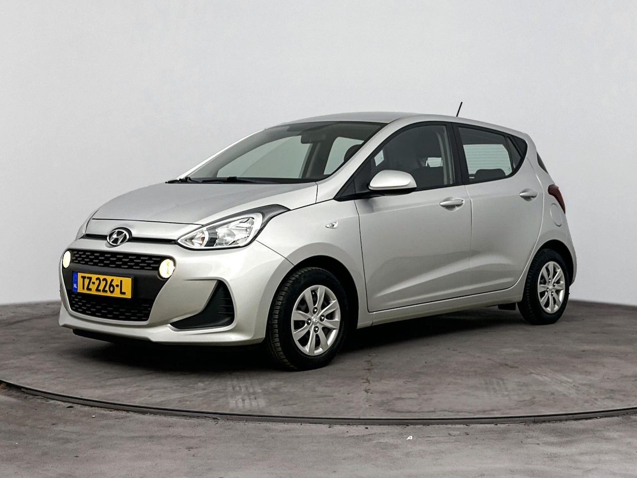 Hyundai i10 - 1.0i Comfort | Trekhaak | Airco | Cruise | elektrische ramen | - AutoWereld.nl