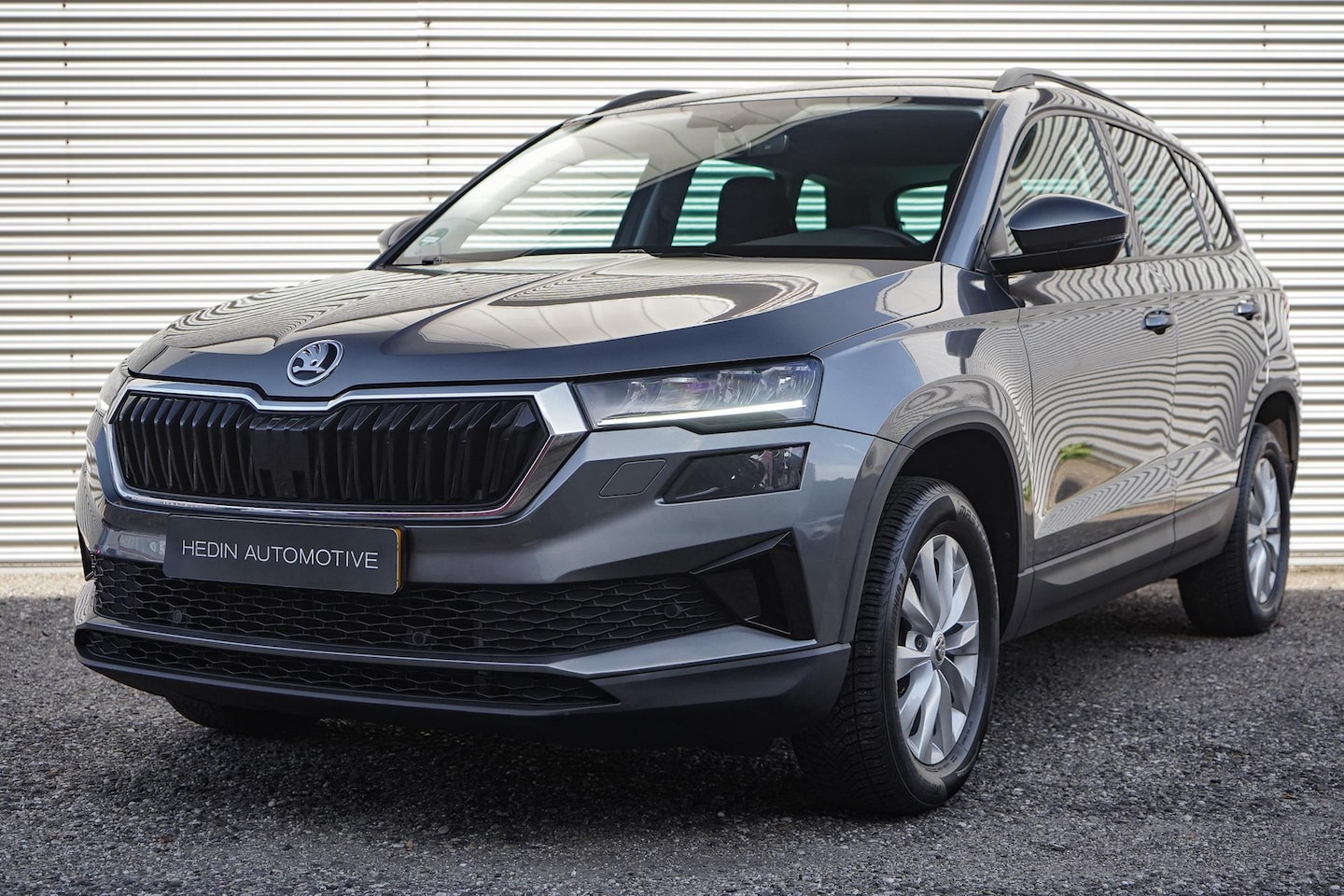 Skoda Karoq - 1.5 TSI ACT Business Edition / Apple Car Play / Keyless Entry & Start / Parkeercamera / Na - AutoWereld.nl