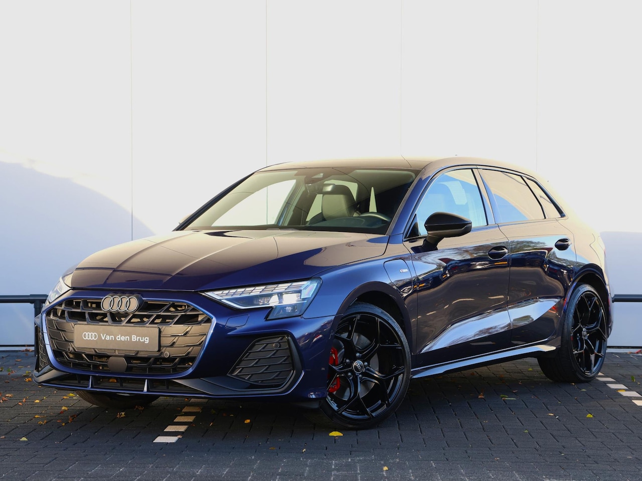 Audi A3 Sportback - 45 TFSI e S edition Competition 272 pk | Panorama dak | Stoelverwarming | Sonos | Sfeerver - AutoWereld.nl