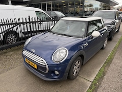 MINI 3-Deurs - 1.5 Cooper Business Automaat * Panodak * Bluetooth * Keyless