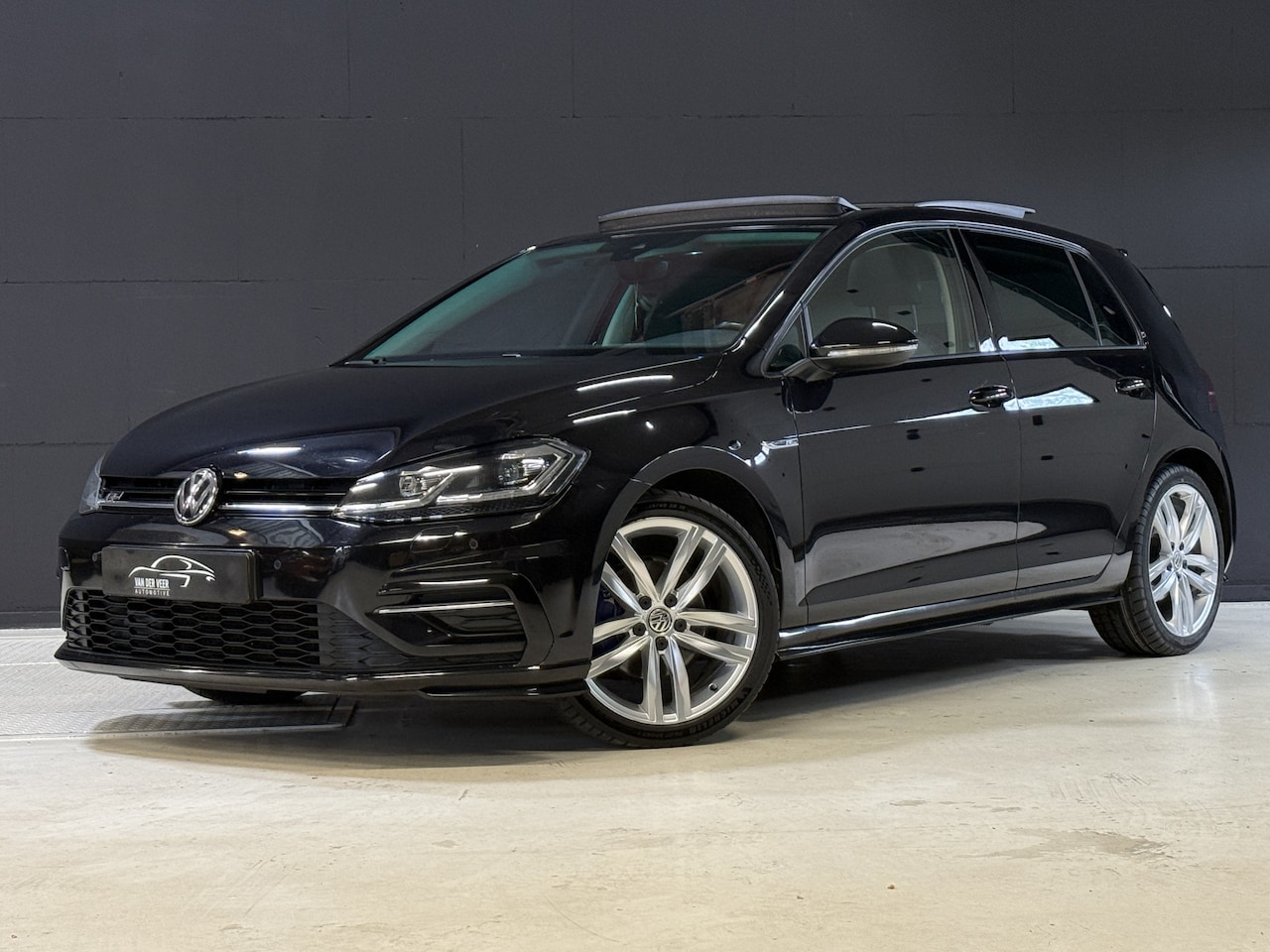 Volkswagen Golf - 1.5 TSI Highline Business R | R-Line | Panoramadak | Winterpakket - AutoWereld.nl