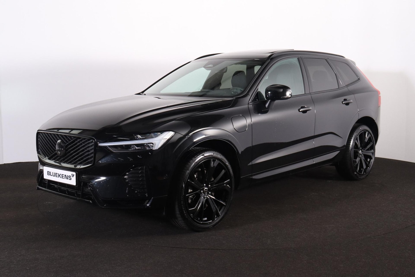 Volvo XC60 - T6 Recharge AWD Plus Dark - Panorama/schuifdak - IntelliSafe Assist & Surround - 360º Came - AutoWereld.nl