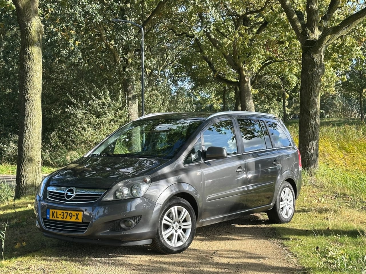 Opel Zafira - 1.6 Cosmo | 7 persoons | trekhaak - AutoWereld.nl