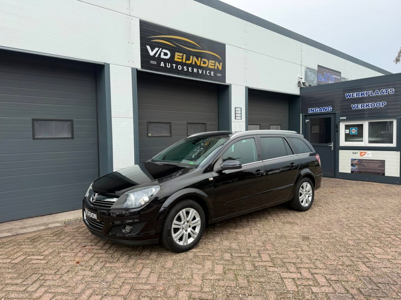 Opel Astra Wagon - 1.8 EXECUTIVE | VOLAUTOMAAT | XENON | LEER | NAVI | KEYLESS | TREKHAAK - AutoWereld.nl