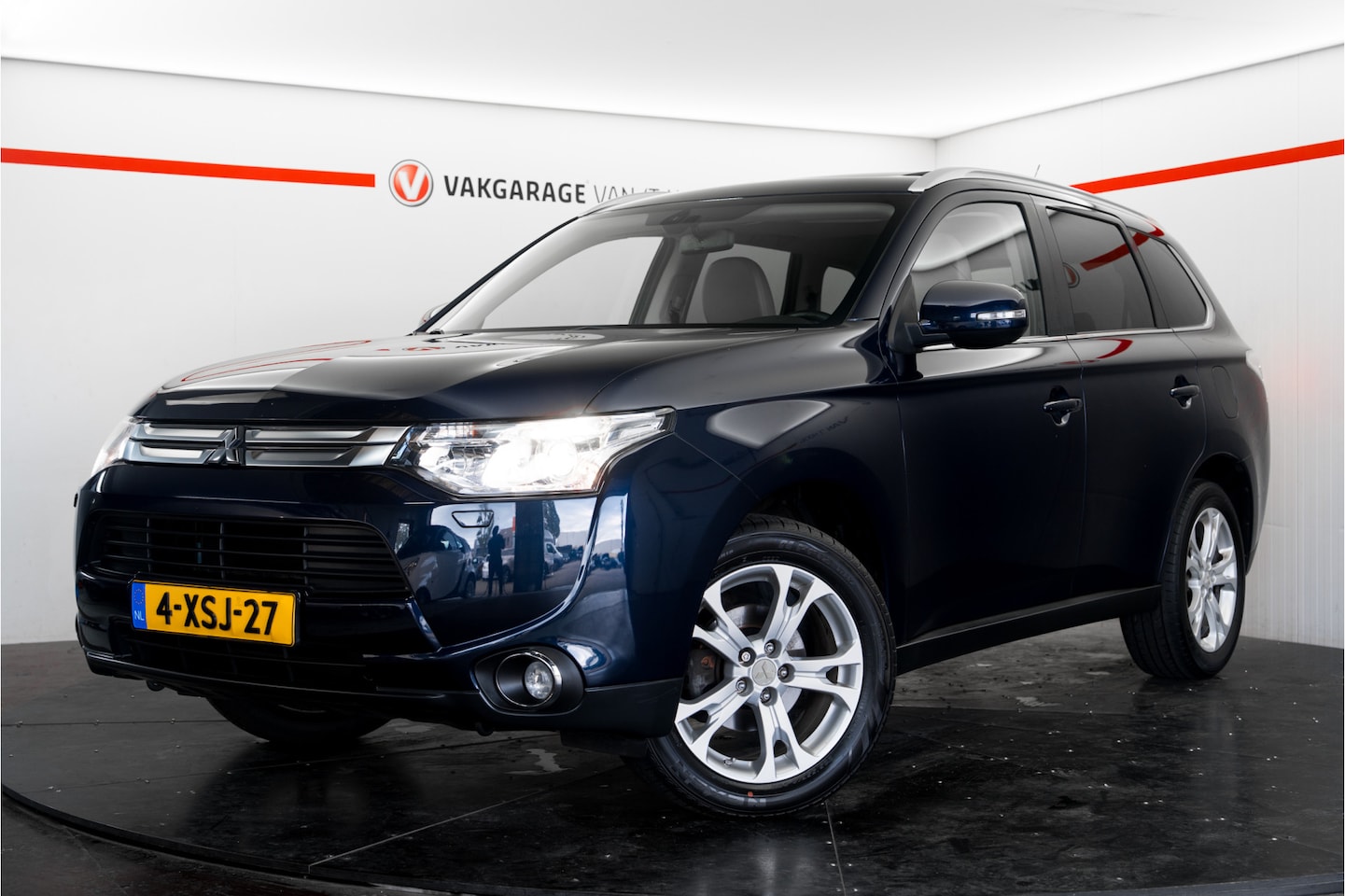 Mitsubishi Outlander - 2.0 Instyle Automaat | 7-persoons | Leder | Schuifdak | Camera - AutoWereld.nl