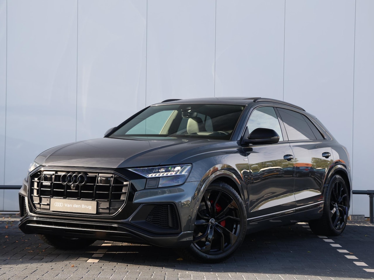 Audi Q8 - 55 TFSI quattro Pro Line Plus 340 pk | Head up | Panorama dak | Trekhaak | Stoelventilatie - AutoWereld.nl