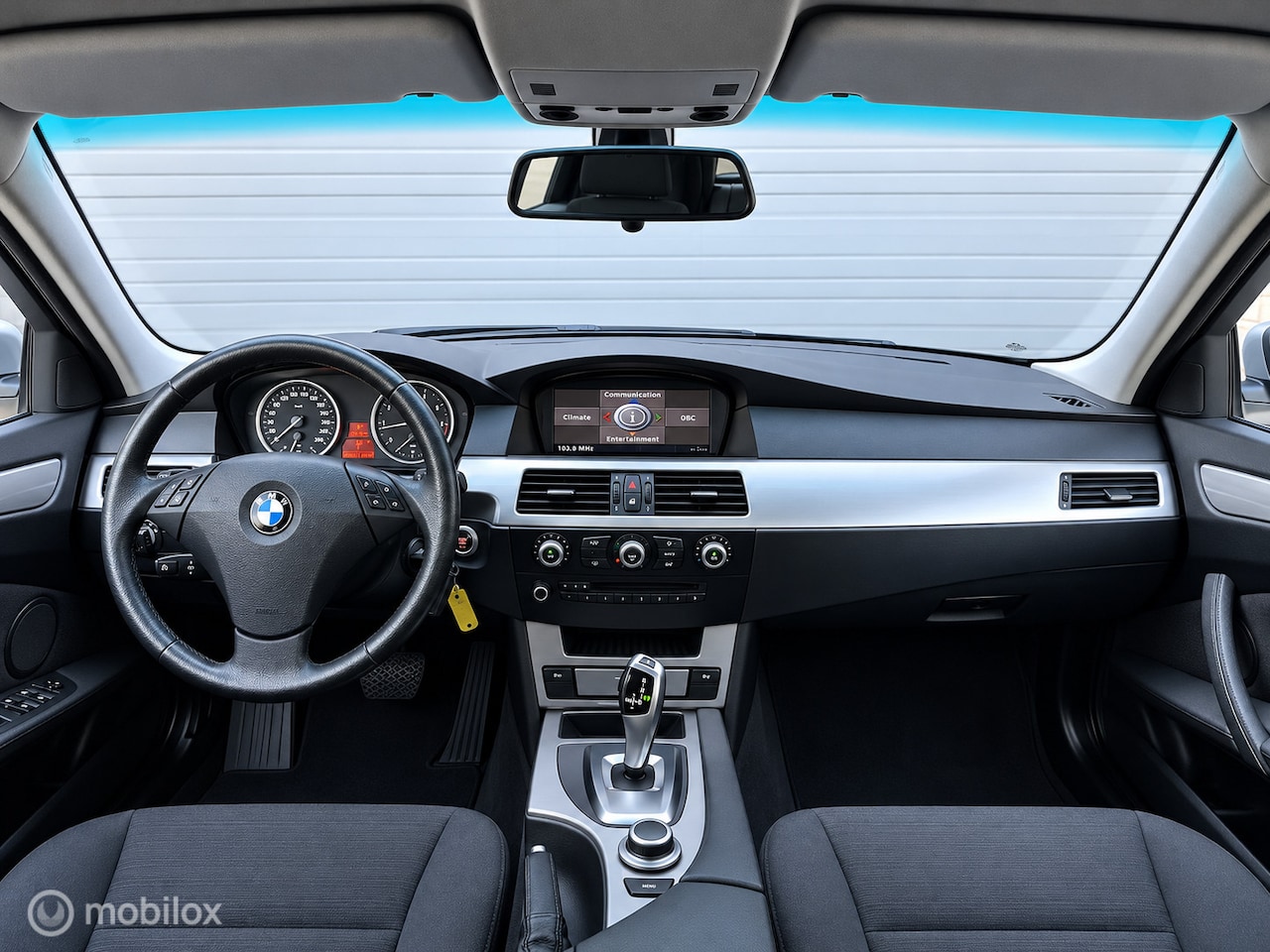 BMW 5-serie Touring - 523i Executive|Automat|Apple CarPlay| LM - AutoWereld.nl