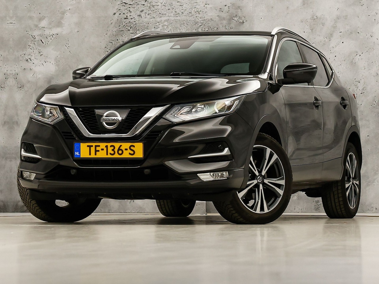 Nissan Qashqai - 1.2 N-Connecta (PANORAMADAK, NAVIGATIE, 360 CAMERA, TREKHAAK, SPORTSTOELEN, GETINT GLAS, C - AutoWereld.nl