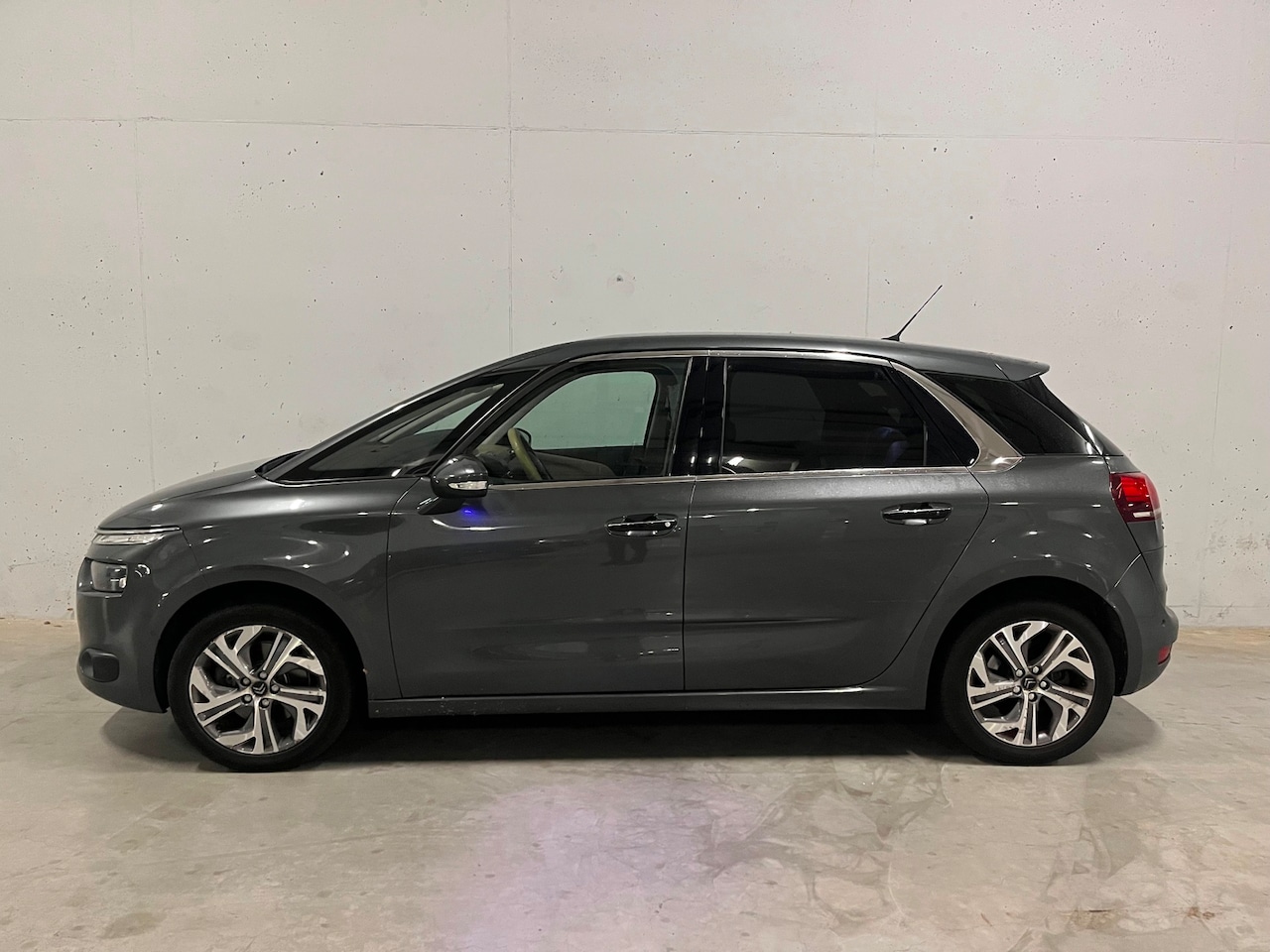 Citroën C4 Picasso - 1.6 Business Navi Leer Clima - AutoWereld.nl