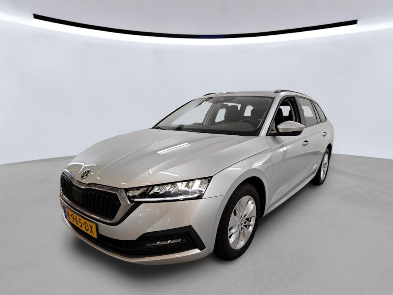Skoda Octavia Combi - 1.0 TSI Ambition / navigatie / Parkeersensoren / LM velgen / LED verlichting / Clima / Blu - AutoWereld.nl