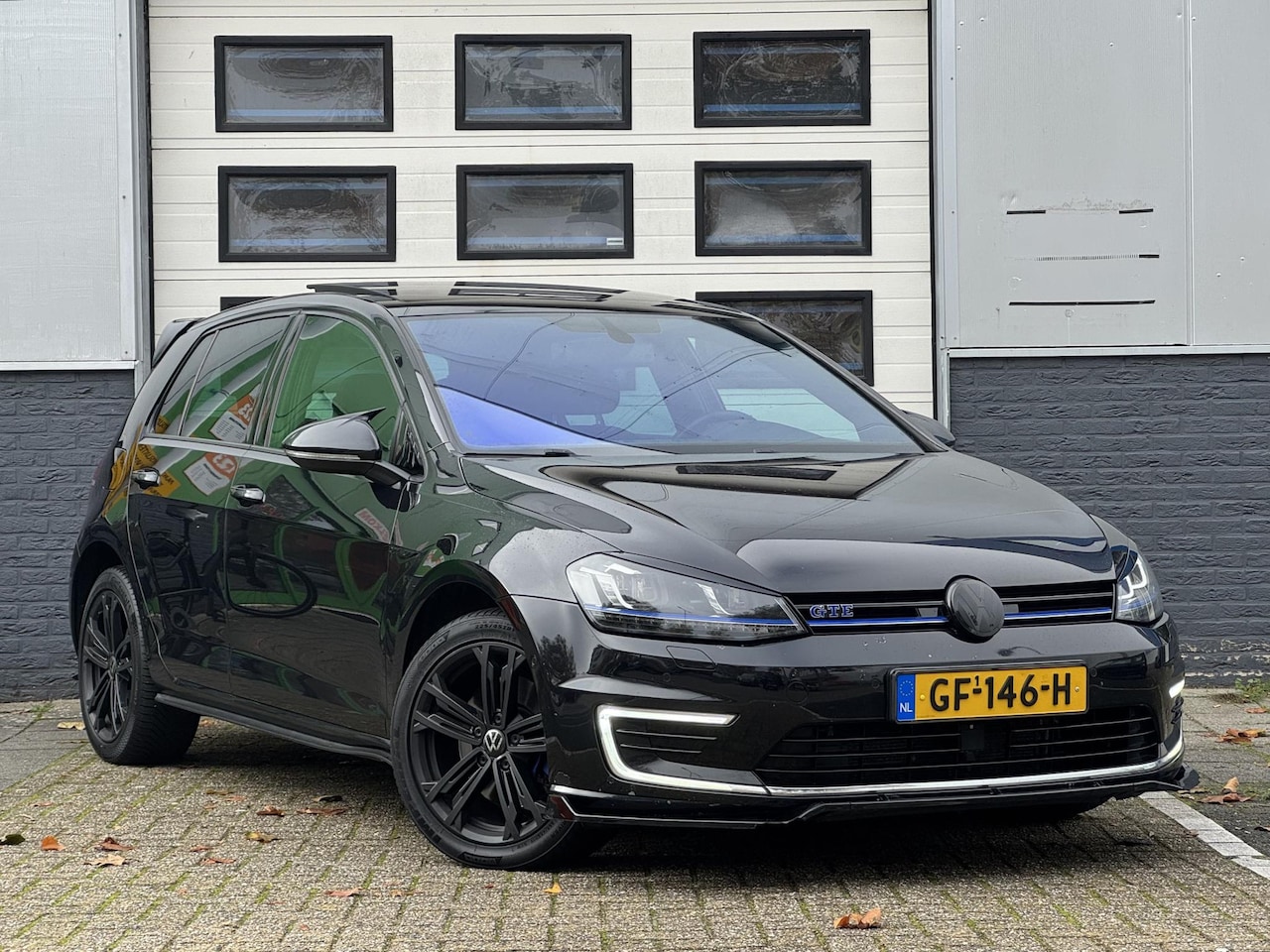 Volkswagen Golf - 1.4 TSI GTE PANO | NAP | ADAPTIEF CRUISE | STOELVERWARMING | GROTE NAVI - AutoWereld.nl