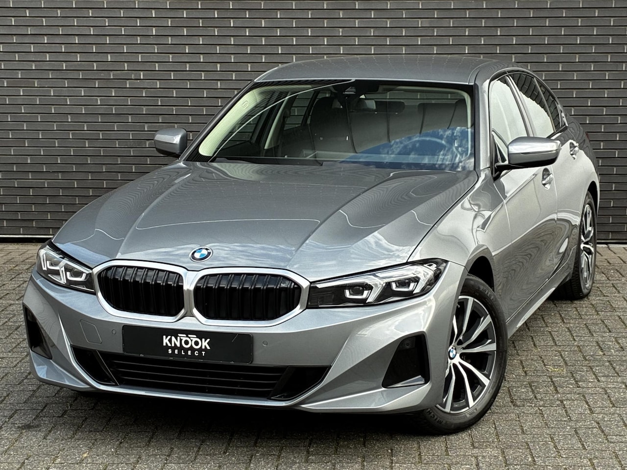 BMW 3-serie - Sedan 318i Automaat / Stoelverwarming / Parkeersensoren achter / Navigatiesysteem / Active - AutoWereld.nl