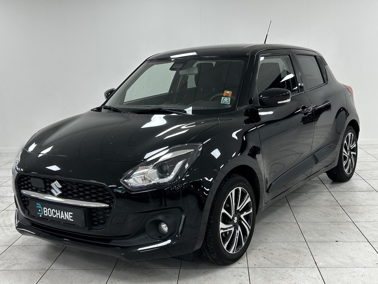 Suzuki Swift - 1.2 Style Smart Hybrid NAVIGATIE | AFNEEMBARE TREKHAAK | ACHTERUITRIJCAMERA - AutoWereld.nl