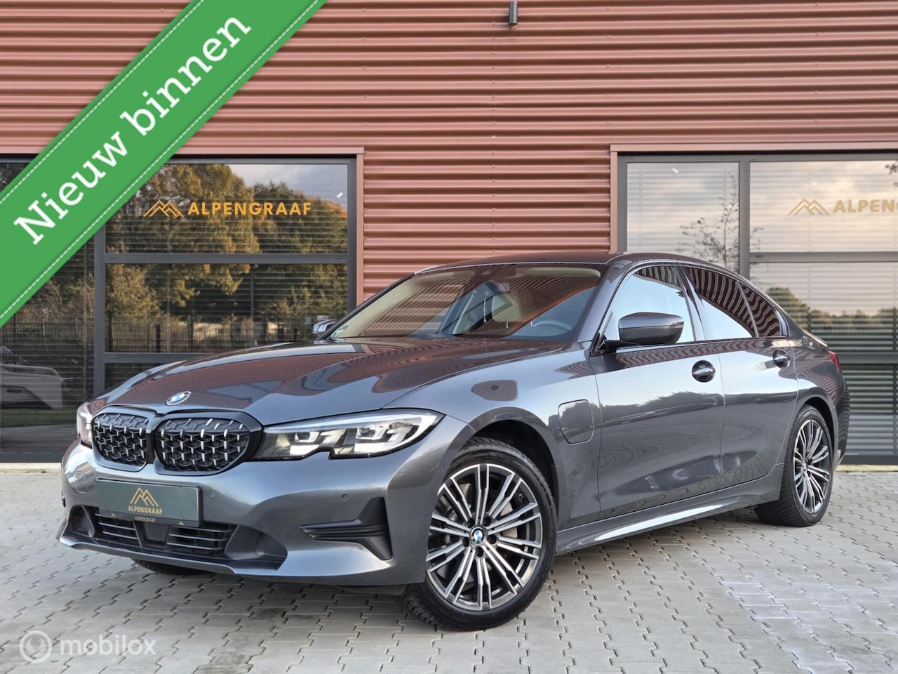 BMW 3-serie - 330e SoH 93% High Executive Led|Ambient|Virtual|Camera|Carplay|DAB|Stuurverwarming|Trekhaa - AutoWereld.nl