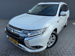 Mitsubishi Outlander - 2.4 PHEV Pure*1eEigenaar*Camera*StoelVerwarm*Velgen*Climat-Airco*Cruise