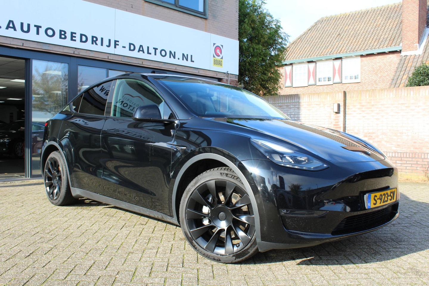 Tesla Model Y - Long Range AWD 75 kWh 20"/TREKHAAK - AutoWereld.nl