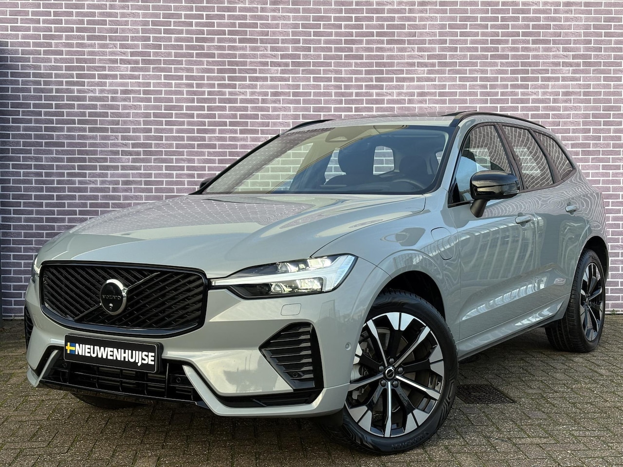 Volvo XC60 - T6 350 pk Plug-in hybrid AWD Ultra Dark | SOH 100 % | Facelift | Head-up Display | Full-Le - AutoWereld.nl