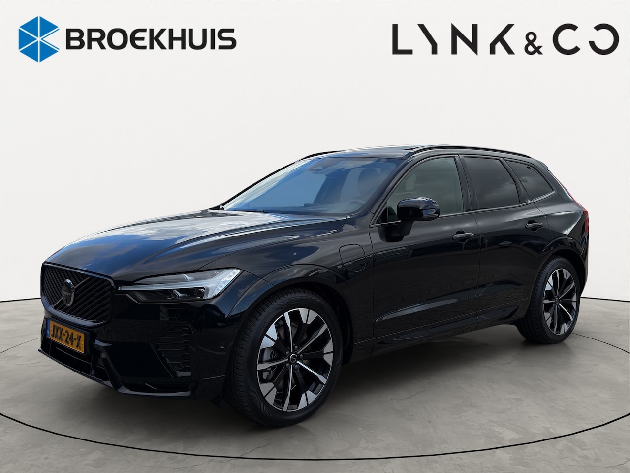 Volvo XC60 - 2.0 T6 Plug-in hybrid AWD Ultra Dark | Trekhaak | Luchtvering | Panoramadak | 360 Camera | - AutoWereld.nl