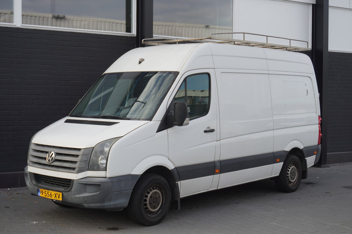 Volkswagen Crafter - 2.0 TDI 135PK L2H2 - Airco - Trekhaak - Imperiaal - €5.950,- Excl. - AutoWereld.nl