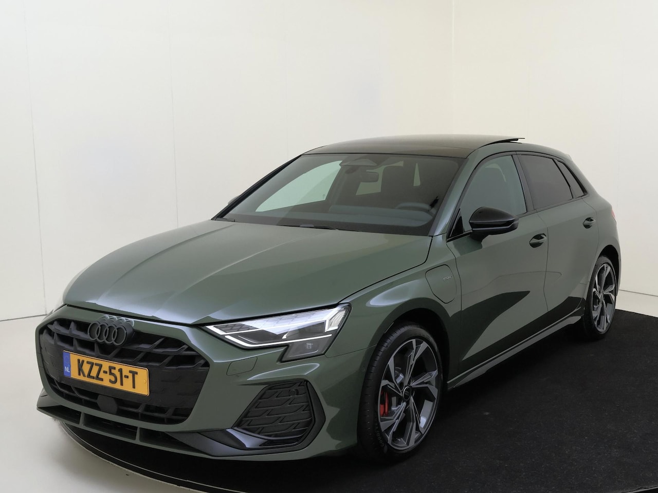 Audi A3 Sportback - 1.5 e-hybrid S edition Competition | Panoramadk | 18 inch lm velgen | Leder/Dynamica bekle - AutoWereld.nl