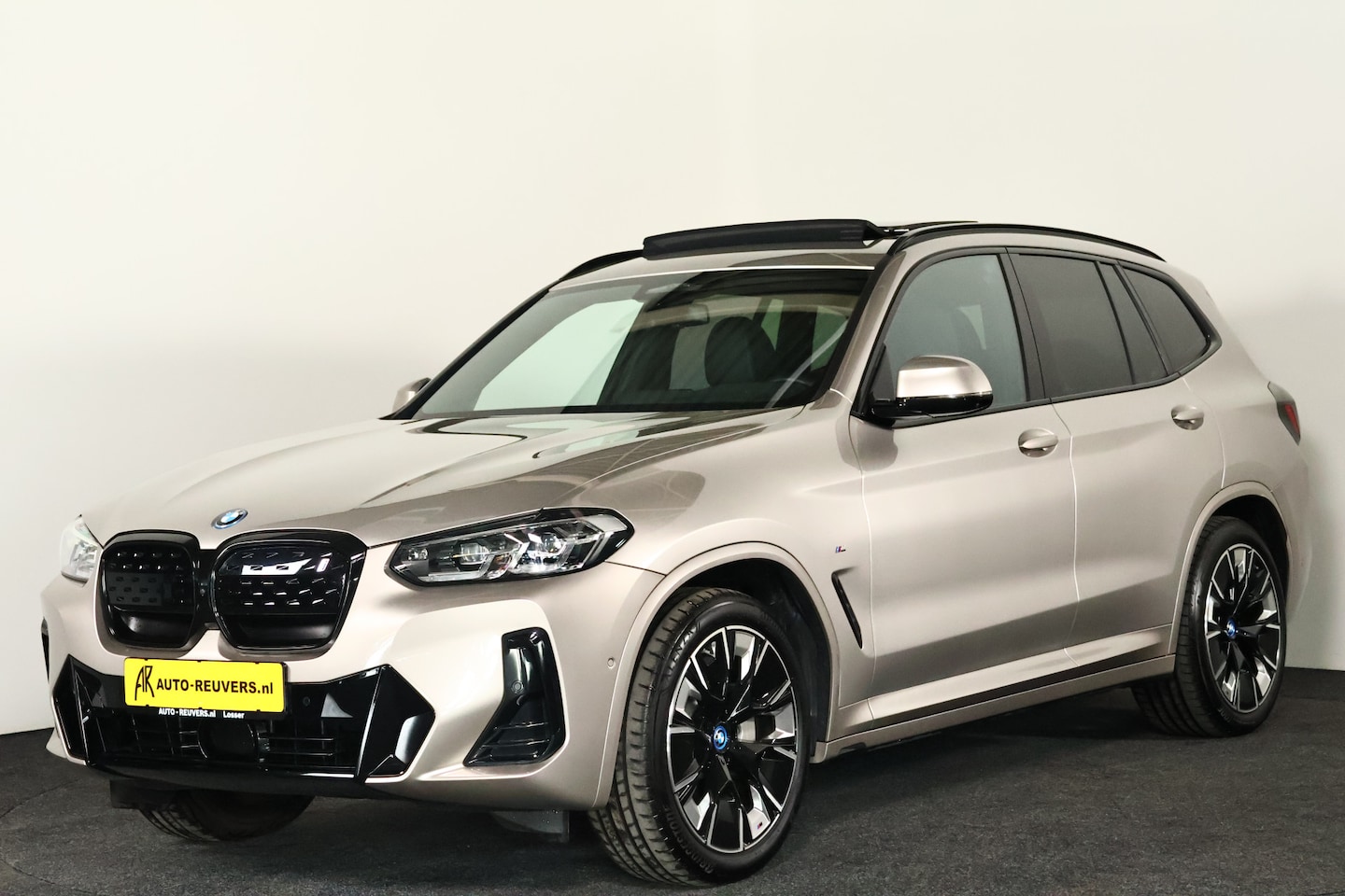BMW iX3 - M Sport 80 kWh Panorama / Opendak / ACC / Carplay / 360 Cam / Head up / HK audio - AutoWereld.nl