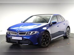 BMW i3 - 50 xDrive / Panoramadak / M Multifunctionele stoelen / 3D Head-Up / Parking Assistant Plus