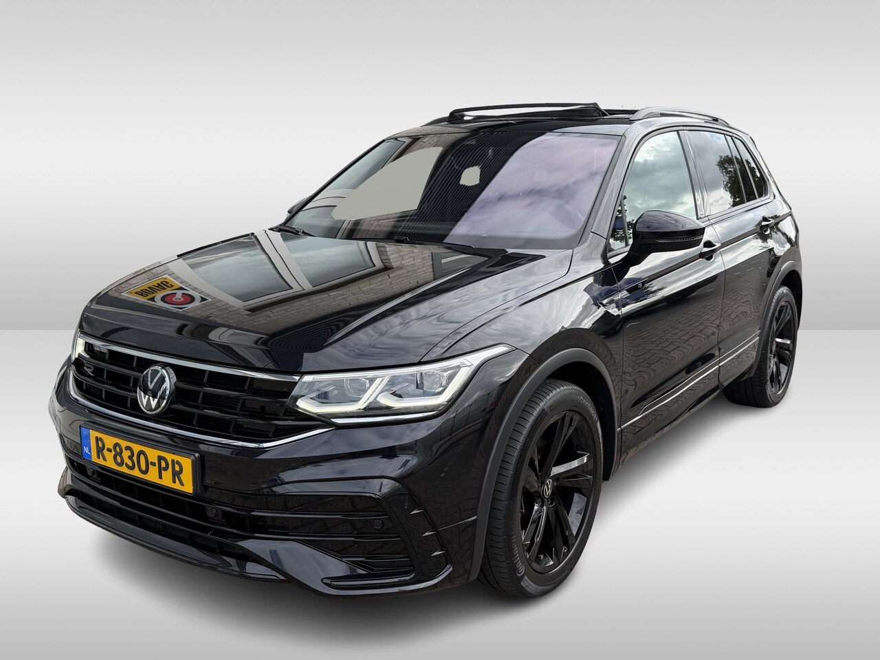 Volkswagen Tiguan - 1.5 TSI 2X R-Line / AUTOMAAT/ PANO/ BLACK STYLE/ ACC/ APP-CONNECT/ PARK.SENSOREN V+A/ CAME - AutoWereld.nl