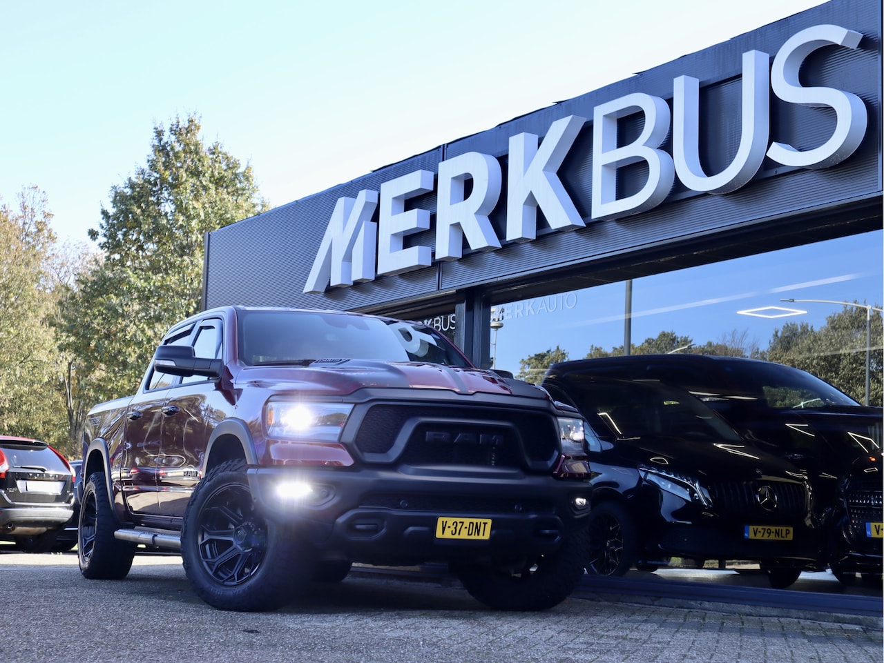Dodge Ram 1500 - 5.7 V8 4x4 REBEL BLACK EDITION - AutoWereld.nl