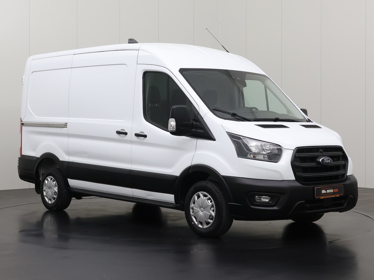 Ford Transit - 2.0TDCi 130PK L2H2 | Airco | Cruise | 3-Zits | Betimmering - AutoWereld.nl