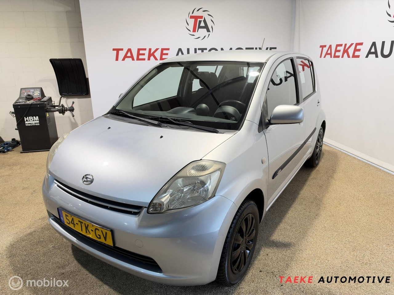 Daihatsu Sirion 2 - 1.3-16V Comfort AUTOMAAT/AIRCO/NAP - AutoWereld.nl