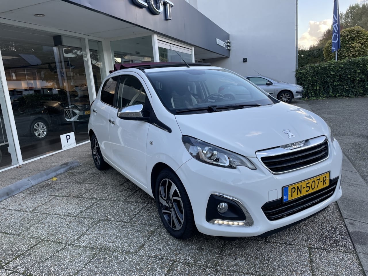 Peugeot 108 - 1.0 e-VTi 68pk 5D TOP! Allure - AutoWereld.nl