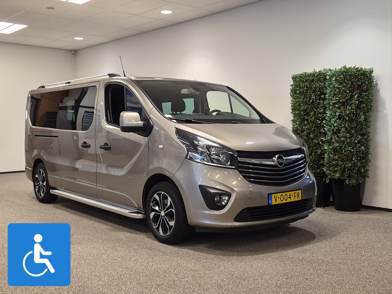 Opel Vivaro - L2H1 Rolstoelbus (airco) 2x zijschuifdeur - AutoWereld.nl