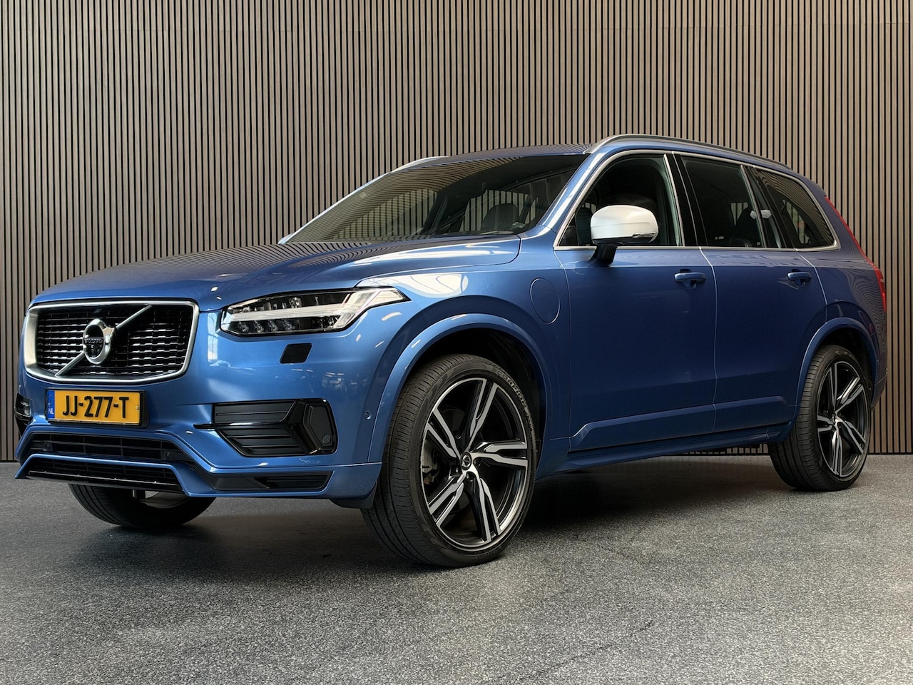 Volvo XC90 - 2.0 T8 Twin Engine AWD R-Design | Dealer onderhouden | - AutoWereld.nl