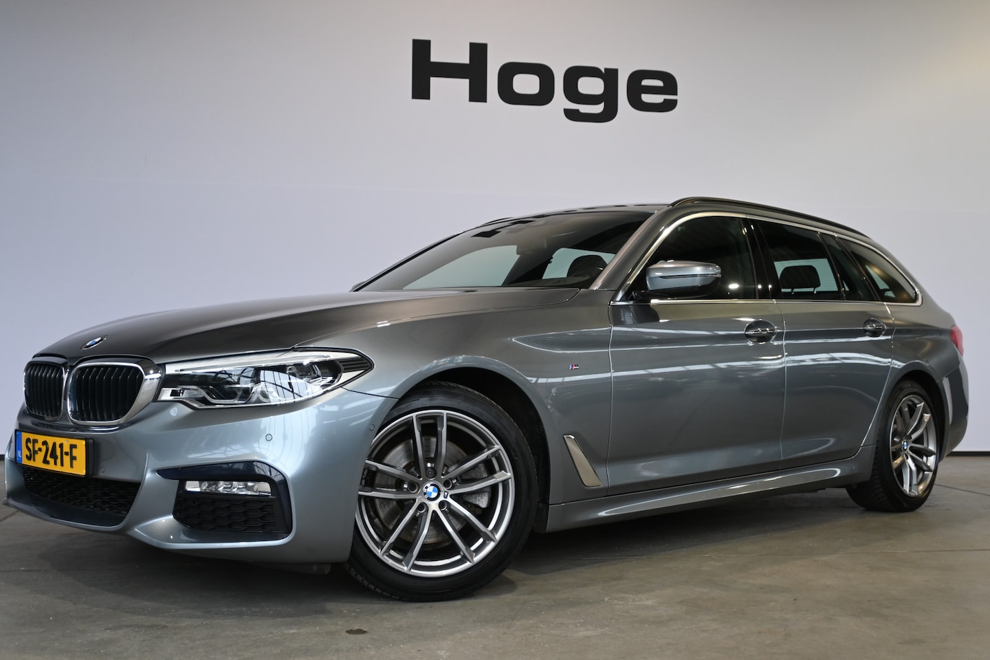 BMW 5-serie Touring - 520i High Executive M Sport Automaat Clima LED Cruise Navigatie Trekhaak PDC Standkachel 1 - AutoWereld.nl