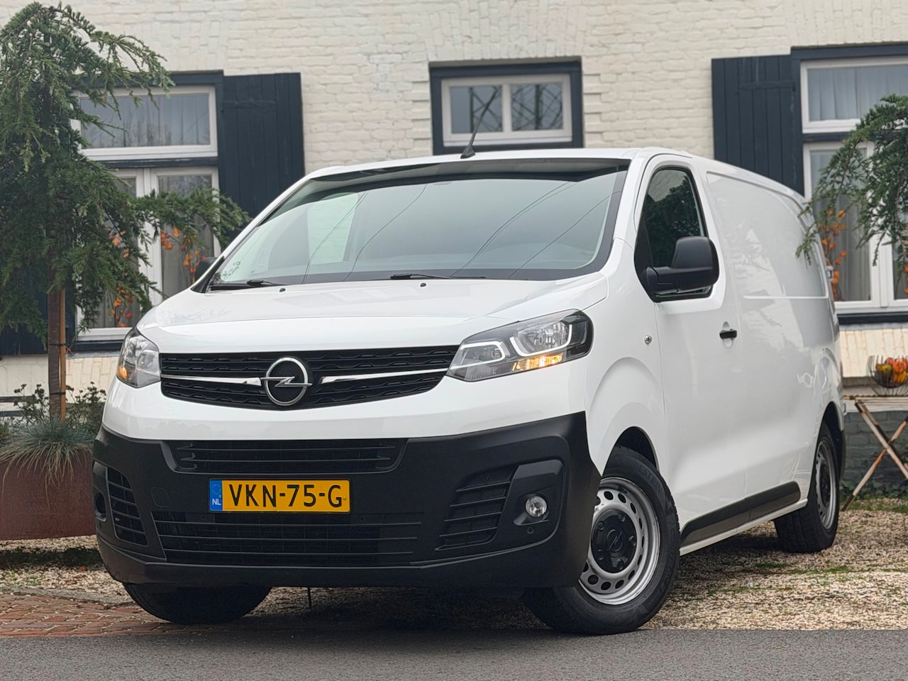 Opel Vivaro - 2.0 CDTI L2H1 Edition|Camera|PDC|Trekhaak|Automaat| - AutoWereld.nl