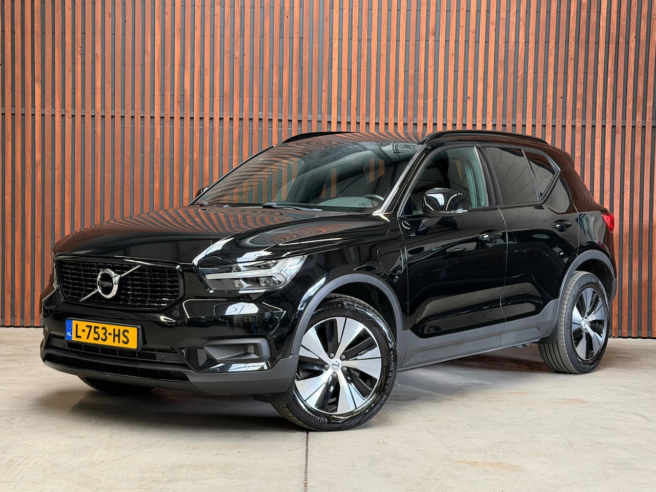 Volvo XC40 - 1.5 T4 Recharge R-Design Expression Navi-Carplay-Pdc-Climate-NL Auto-NAP - AutoWereld.nl