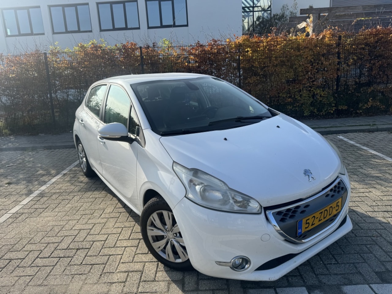 Peugeot 208 - 1.4 e-HDi Automaat Navi Clima Sensor Cruise - AutoWereld.nl