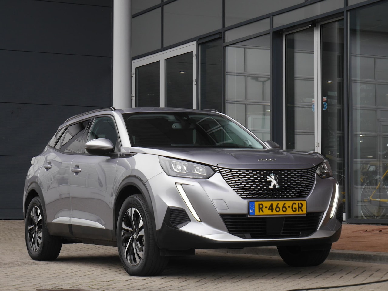 Peugeot e-2008 - EV Allure 50 kWh | Lage km.stand | Trekhaak voor fietsendrager | Achteruitrijcamera | Led - AutoWereld.nl