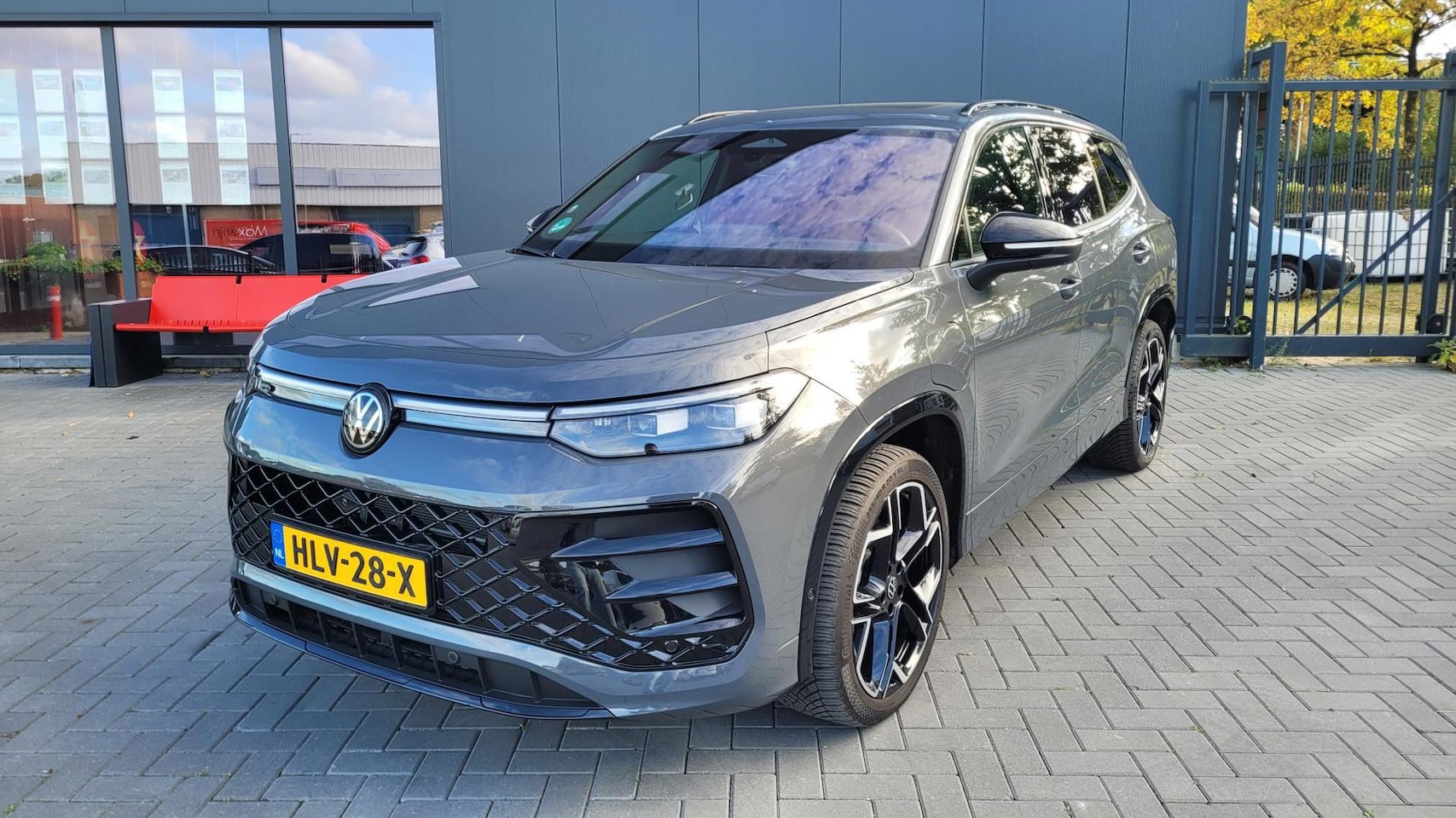 Volkswagen Tayron - 1.5 eHybrid R-Line Edition 1.5 eHybrid R-Line Edition *nieuwstaat* - AutoWereld.nl