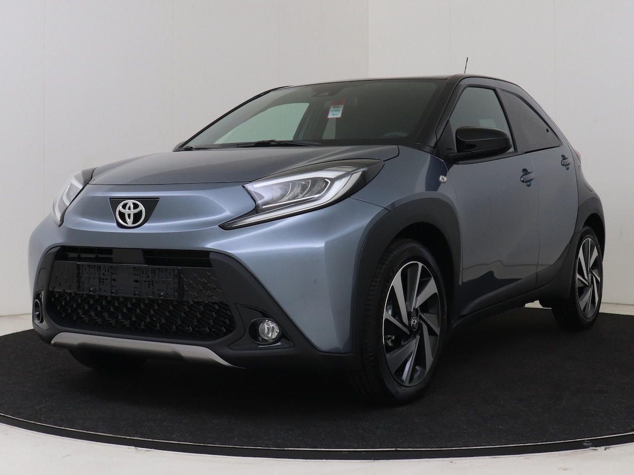 Toyota Aygo X - 1.0 VVT-i MT Envy Parkeer Sonsoren Voor+Achter | Apple Carplay/Android Auto | - AutoWereld.nl