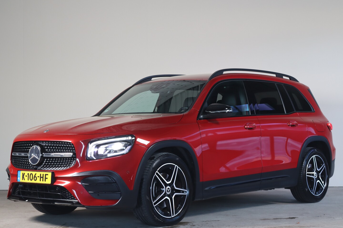 Mercedes-Benz GLB - 200 Business Solution AMG - NL- Auto!! Stoelverw. I Dode Hoek I Sfeerverl. - AutoWereld.nl