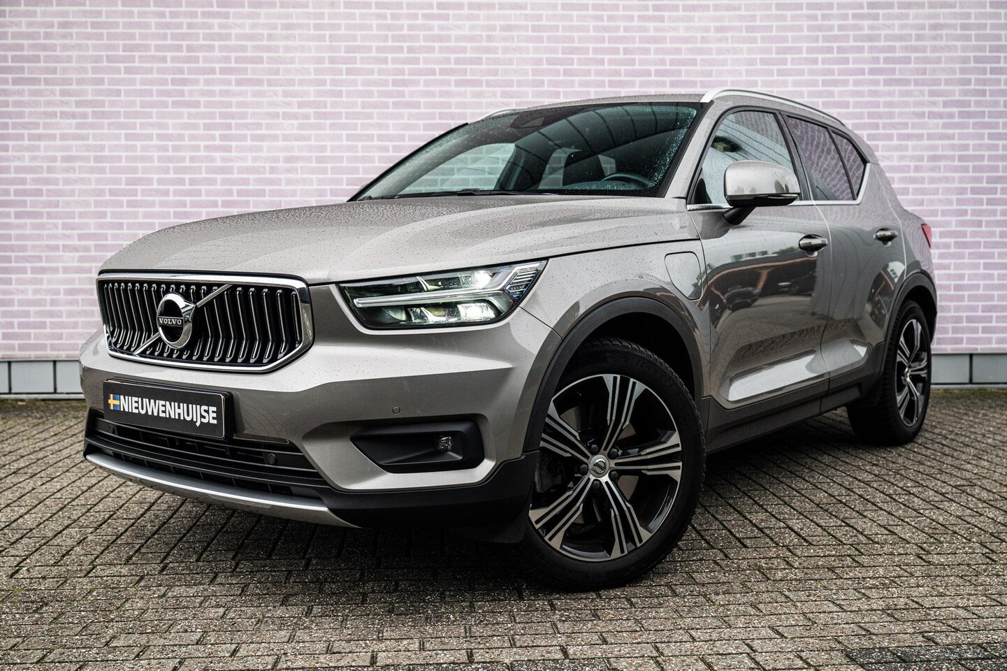 Volvo XC40 - 1.5 T5 Recharge Inscription | Plug-in Hybrid (PHEV) | Trekhaak | Achteruitrijcamera | Park - AutoWereld.nl