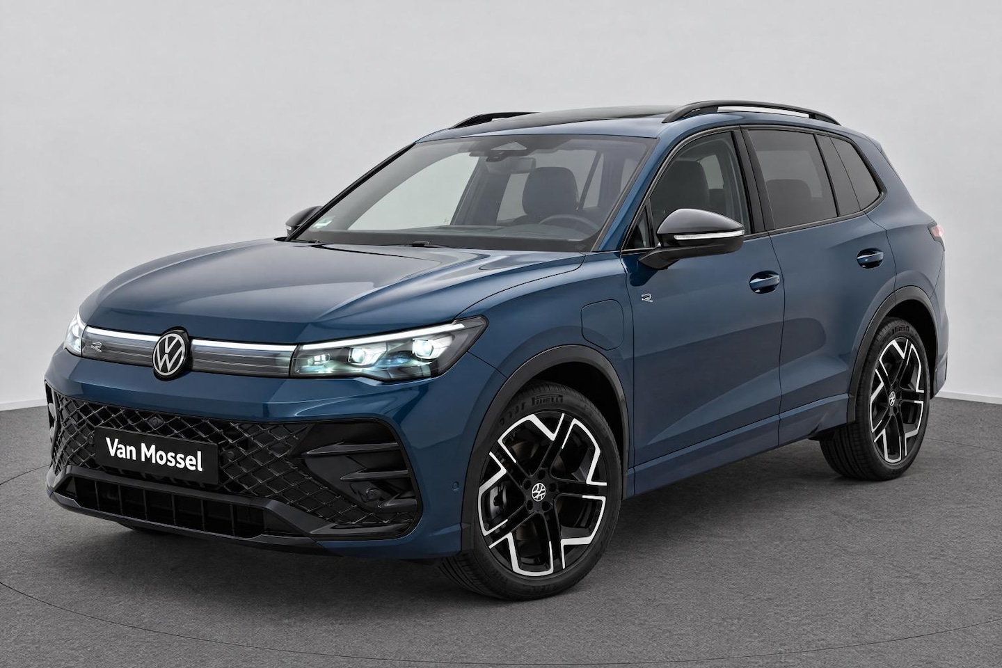 Volkswagen Tiguan - 1.5 eHybrid R-Line Edition 272pk Pano | Leder | Harman Kardon | Trekhaak | Memory | IQ Lig - AutoWereld.nl