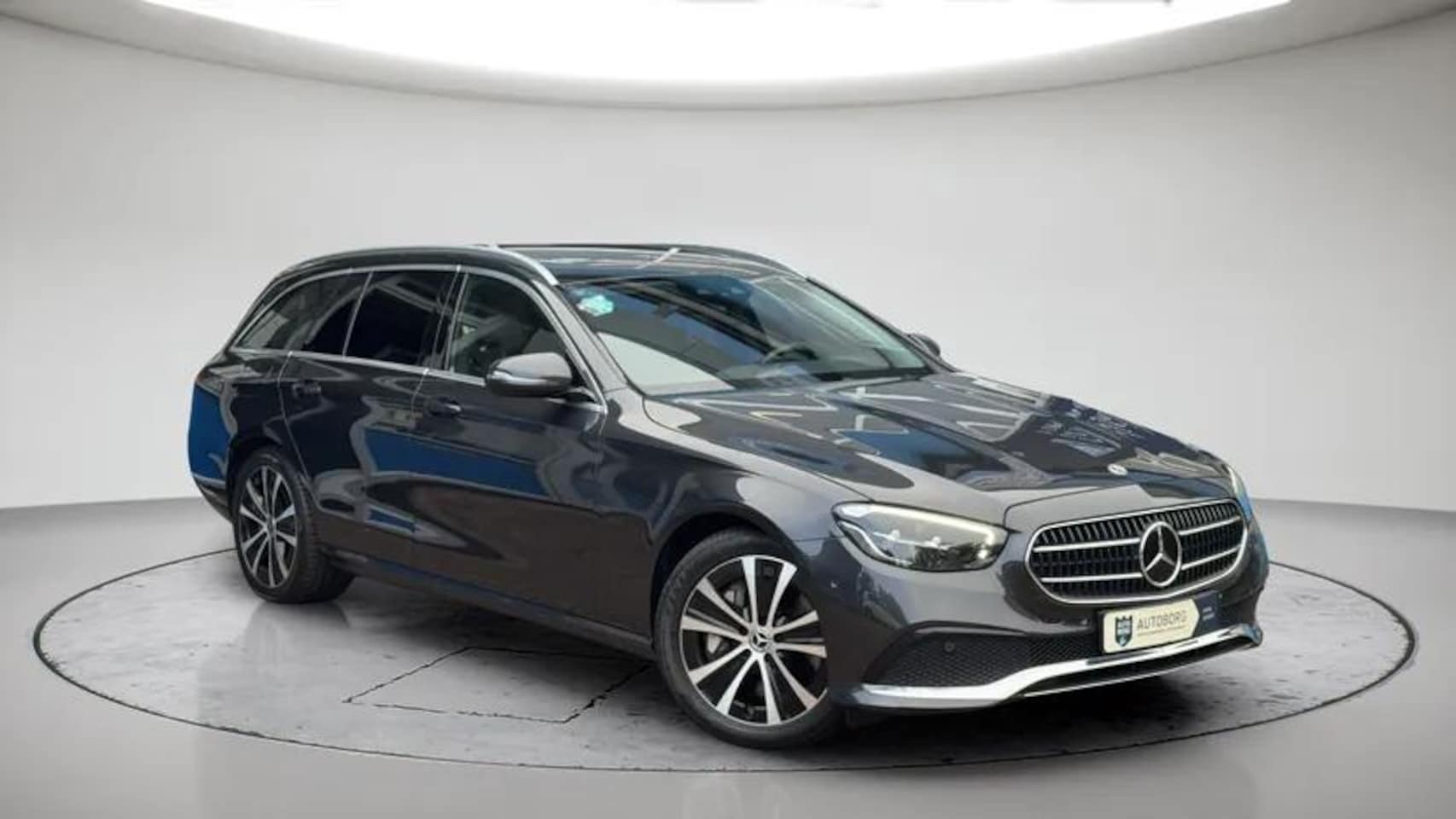 Mercedes-Benz E-klasse Estate - 300 de Avantgarde Gratis Afleverpakket! | Trekhaak | Panoramadak | - AutoWereld.nl