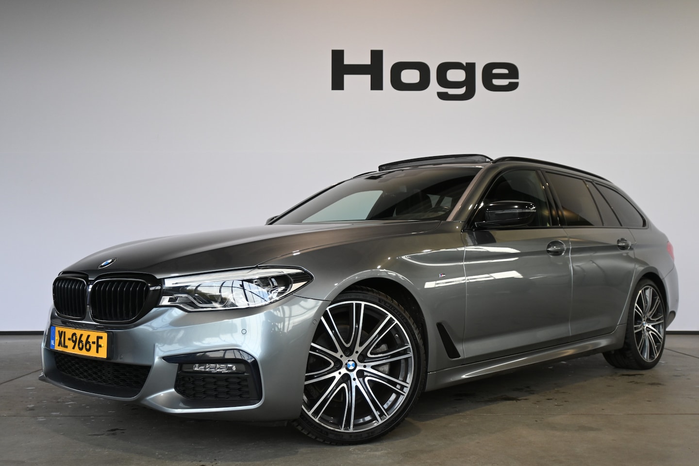 BMW 5-serie Touring - 520i High Executive M Sport Automaat Navigatie LED CarPlay Leder Panoramdak Harman & Kardo - AutoWereld.nl