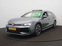 Volkswagen Passat Variant - 1.5 eHybrid R-Line Business / Panodak / Elek. Trekhaak / Massage