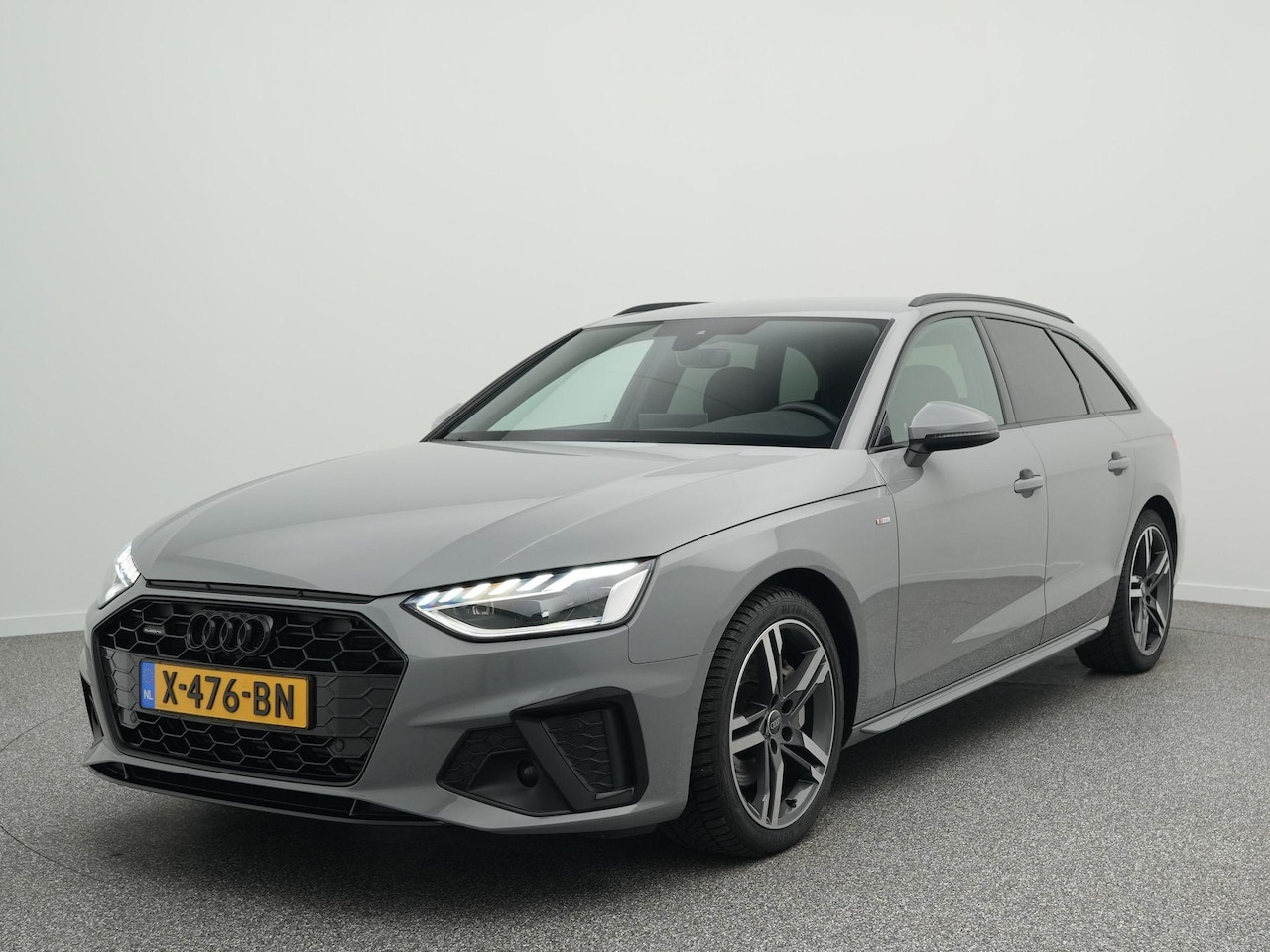 Audi A4 Avant - 40 TFSI quattro S edition 204 pk | Nardograu | Zwart optiek | - AutoWereld.nl